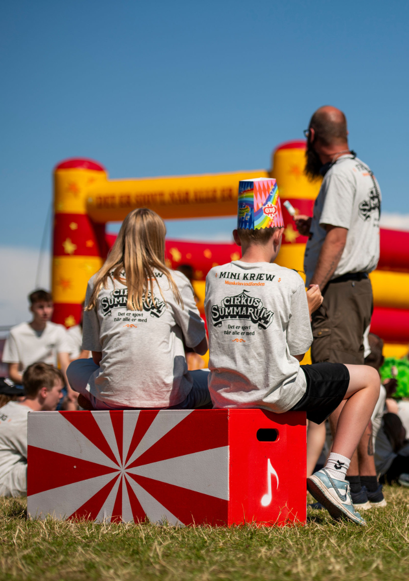 frivillige på cirkuspladsen